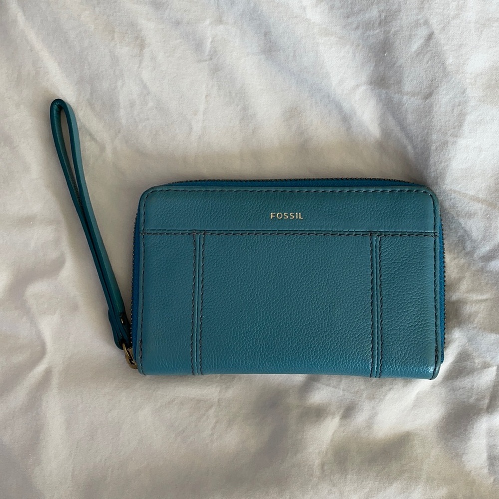 Like New Blue Fossil Zip Around Clutch Wallet